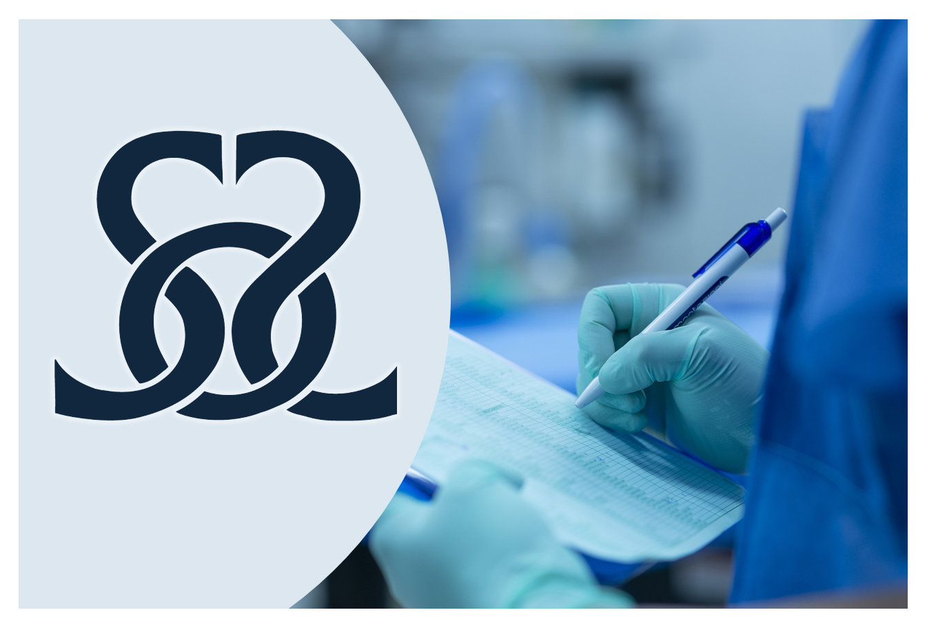 Socialstyrelsens logotyp samt sjukvårdsklädd person med handskar som antecknar (illustrera ämnet "hälso- och sjukvårdspersonal")